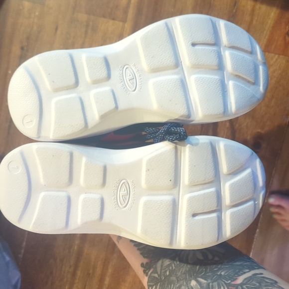 Athletic Works Kids shoes size 1 - Picture 3 of 6